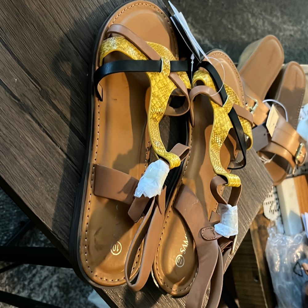 Samilor sandals size 10 in tan, black, and yellow